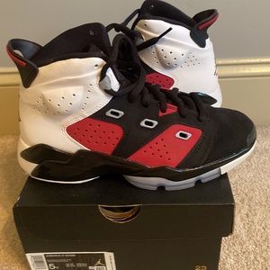 Nike Jordan 6-17-23, size 5 Boys